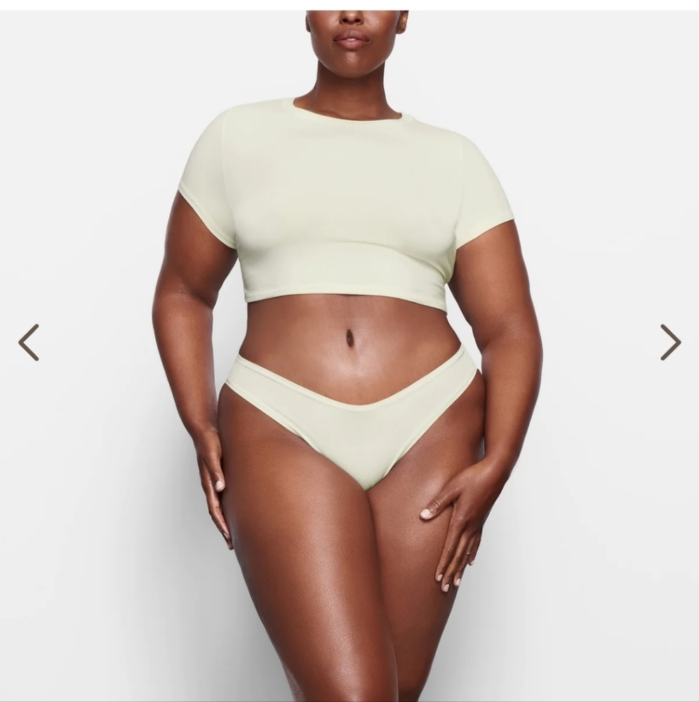 NWT SKIMS COTTON JERSEY SUPER CROPPED T-SHIRT 4X in Bone *SOLD out*